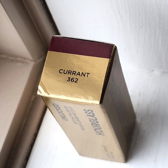 💄HP💄NIB HOURGLASS UNLOCKED SOFT MATTE LIPSTICK IN CURRANT - Picture 11 of 16